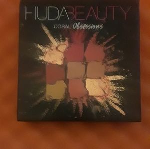 Huda Beaty Coral Obsession Eye Shadow Compact